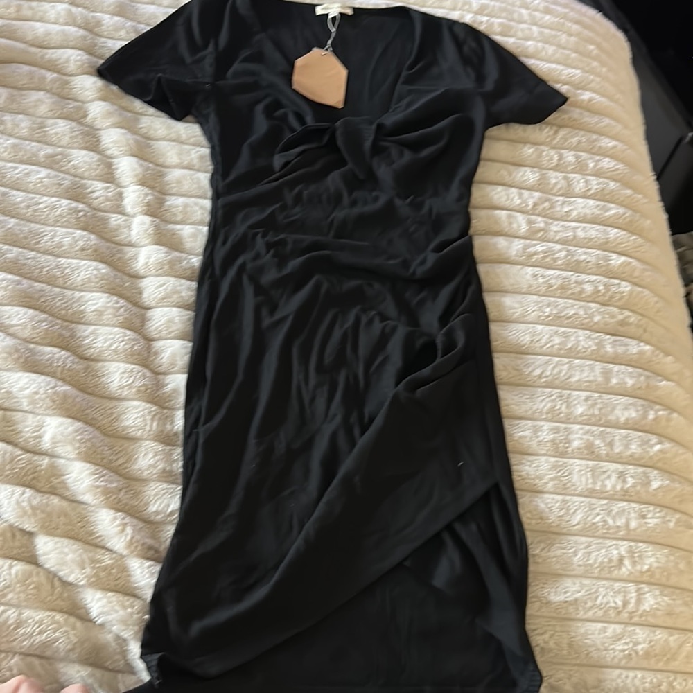 So small little black dress with bow detail - Picture 2 of 3
